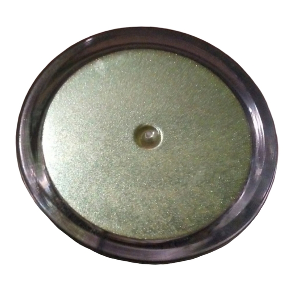 Manzanilla Chamomile Green Mica Cosmetic Grade DIY Nail Dip Eyeshadow Pigment - Picture 2 of 6